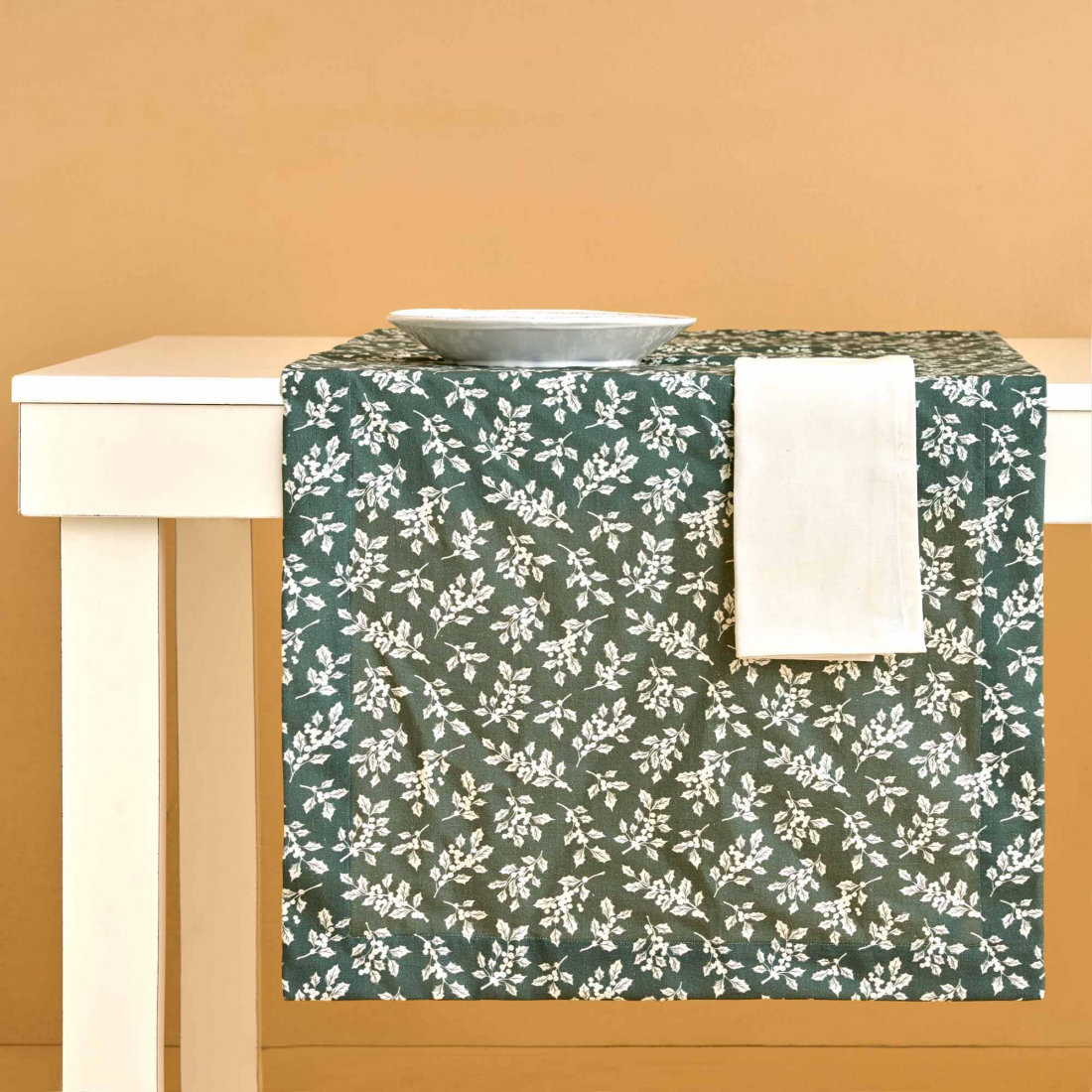 Mistletoe Set Runner + 2 Napkins, Fir