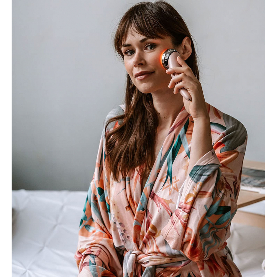 Massageur Facial Rajeunissant de Mésothérapie sans Aiguilles avec Photothérapie Glossy Blush