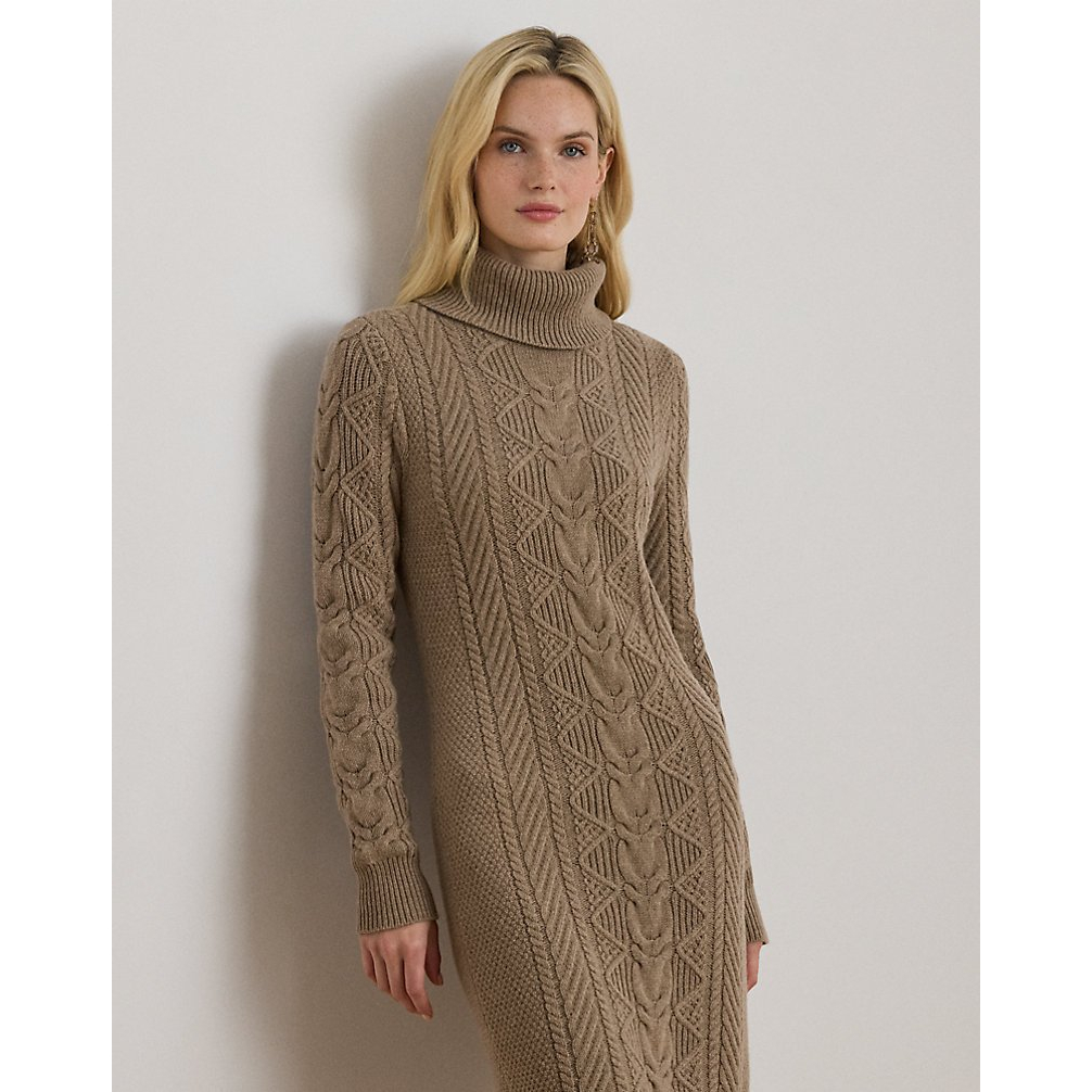 'Cable-Knit Turtleneck Sweater Dress' pour Femmes