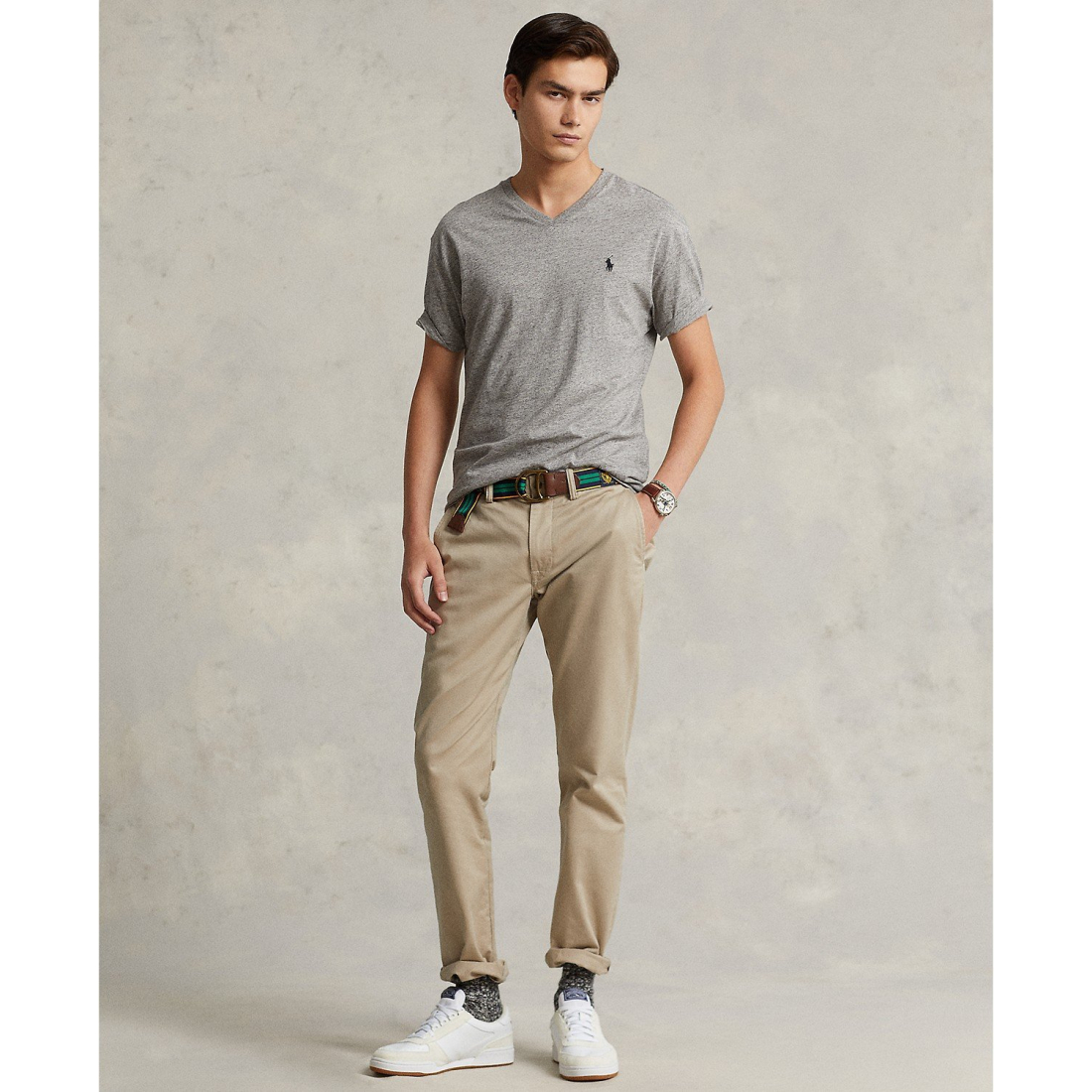 'Classic-Fit V-Neck T-Shirt' pour Hommes