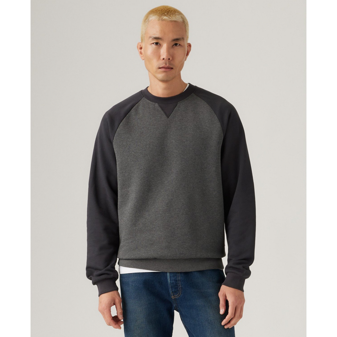 'Levi'® Relaxed Fit Crewneck Long Sleeve Red Tab Logo Sweatshirt' pour Hommes