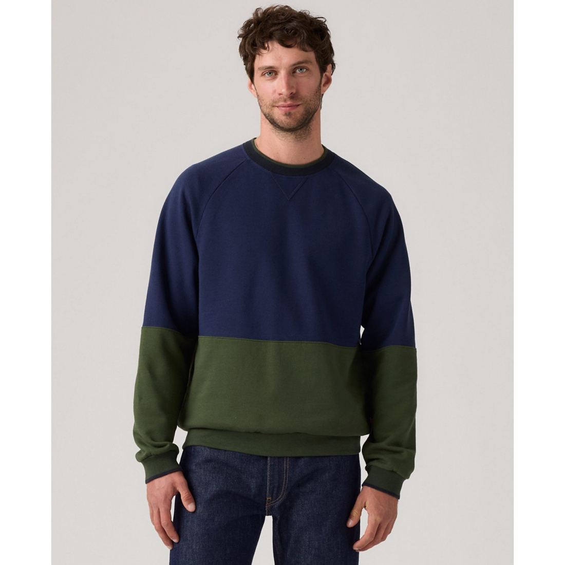 'Levi'® Relaxed Fit Crewneck Long Sleeve Red Tab Logo Sweatshirt' pour Hommes