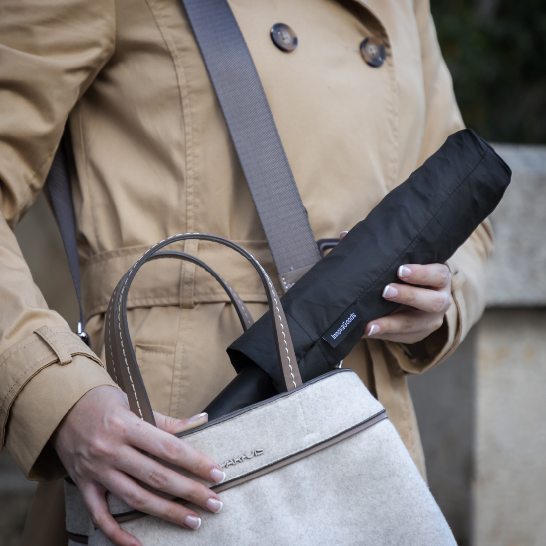 Folbrella Regenschirm mit umgekehrter Faltung und LED