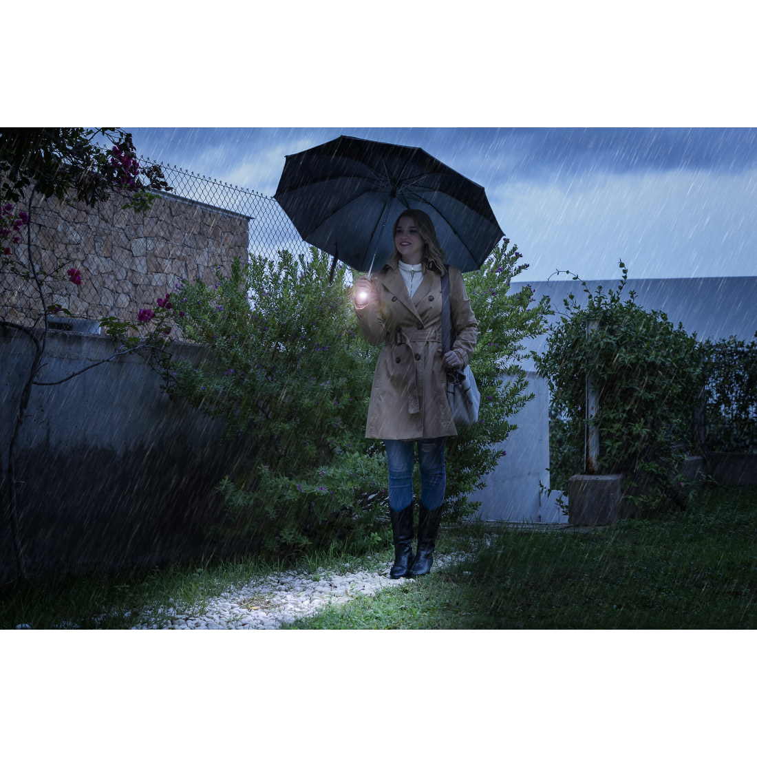 Folbrella Regenschirm mit umgekehrter Faltung und LED