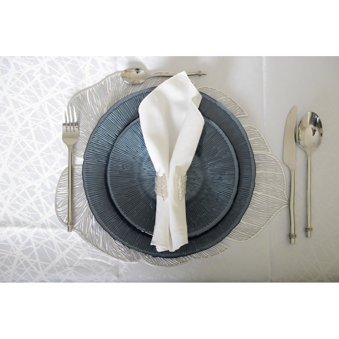 Serviettenringe aus silberfarbenem Schmuck – 4er-Set