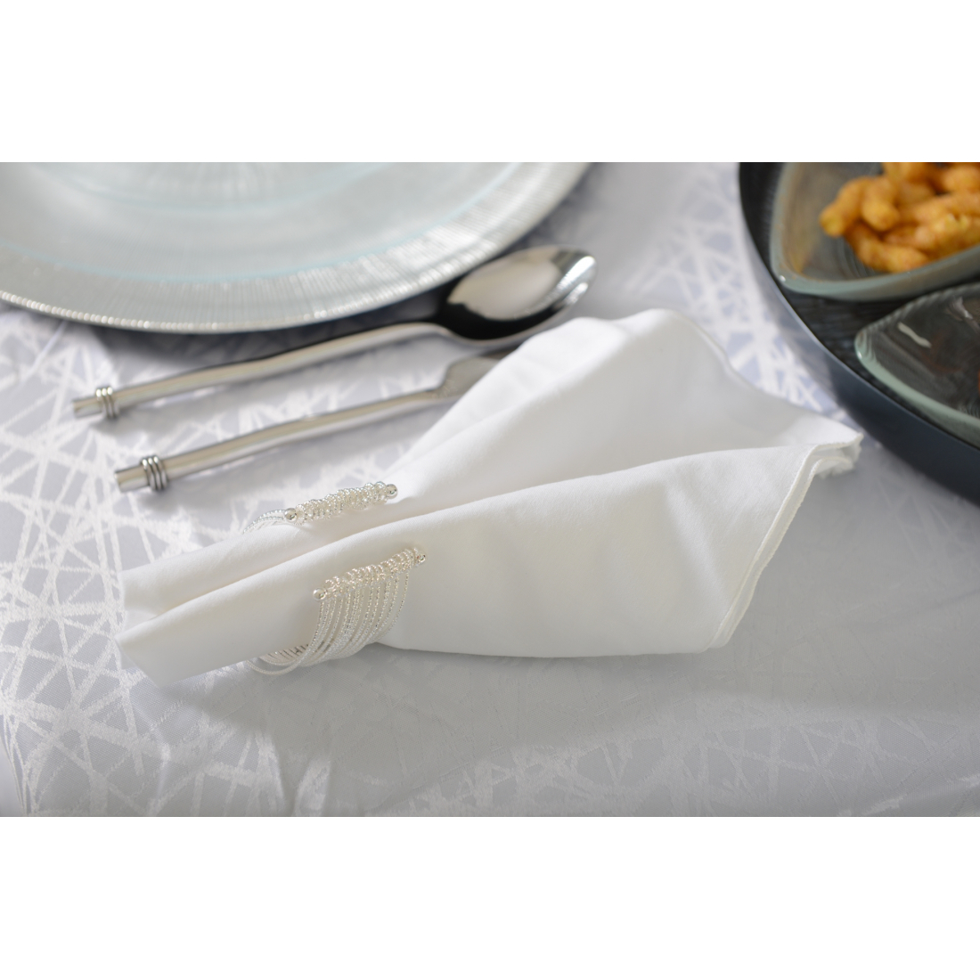 Serviettenringe aus silberfarbenem Schmuck – 4er-Set