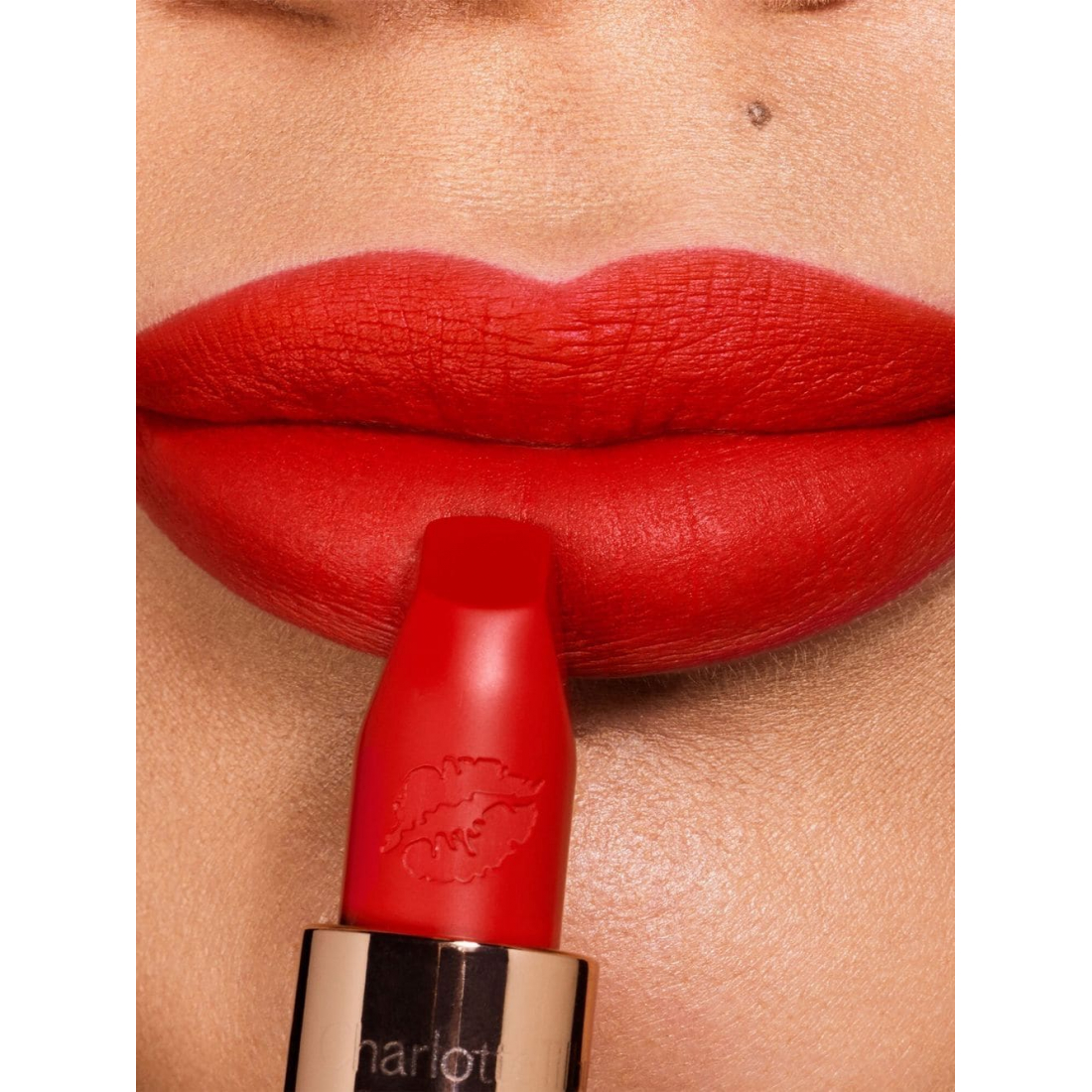 'Matte Revolution Hot Lips' Lipstick - Tell Laura 3.5 g