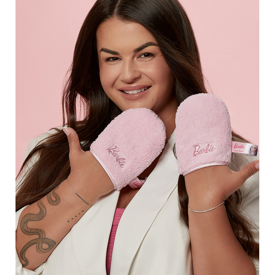 Barbie™ ❤︎ Water-Only Makeup Removing And Skin Cleansing Mitt | Cozy Rosie