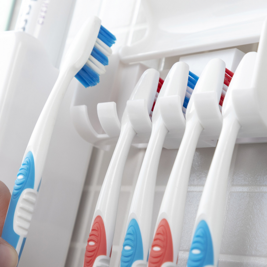 Zahnpastaspender mit Bürstenhalter Diseeth