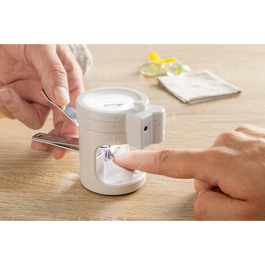 Nail Clippers With Magnifying Glass