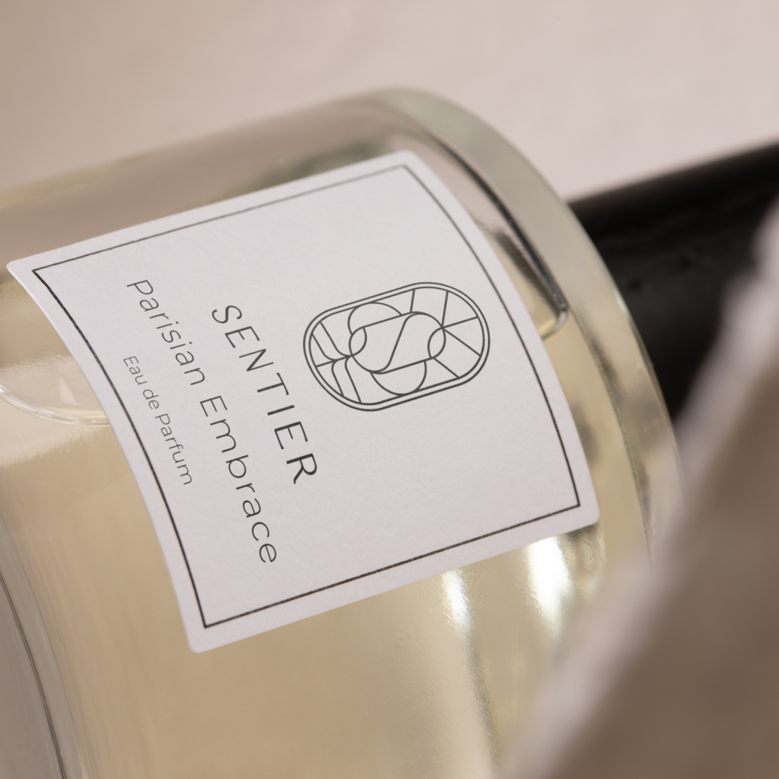 'Parisian Embrace' Eau De Parfum - 100 ml