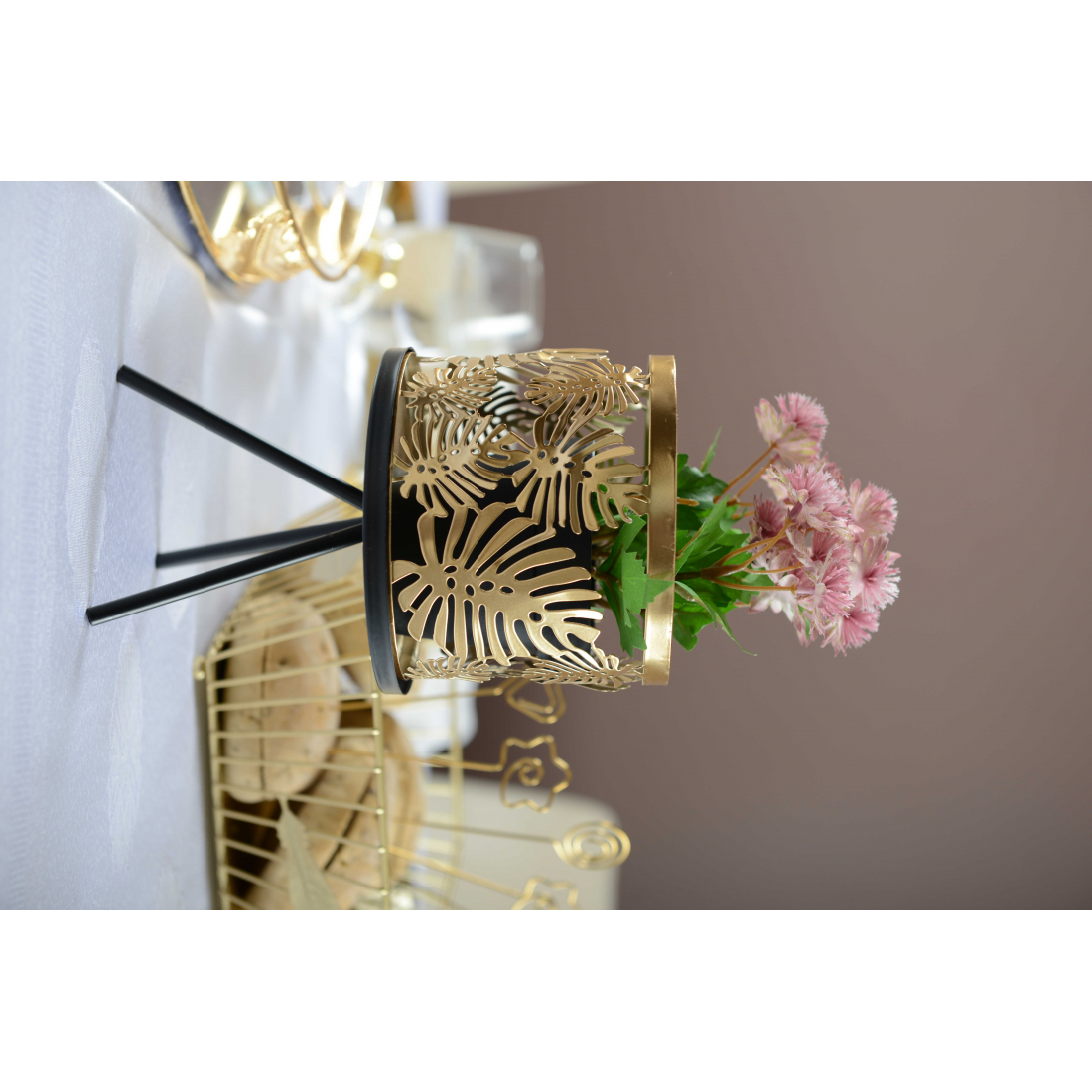 Metal Plant Stand With Golden Vase H.22.5cm