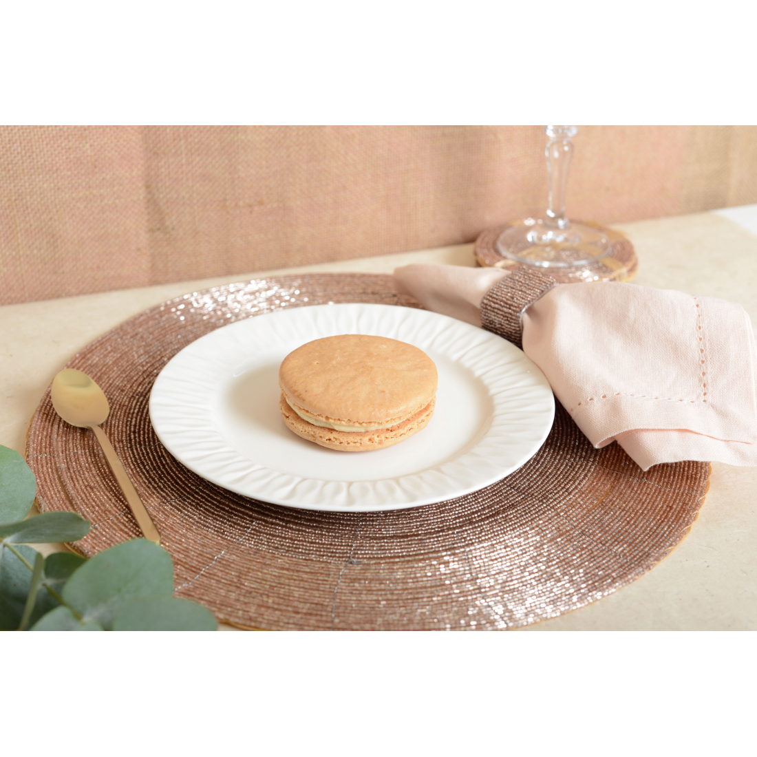 Pfirsichfarbenes, perlenbesetztes Platzset