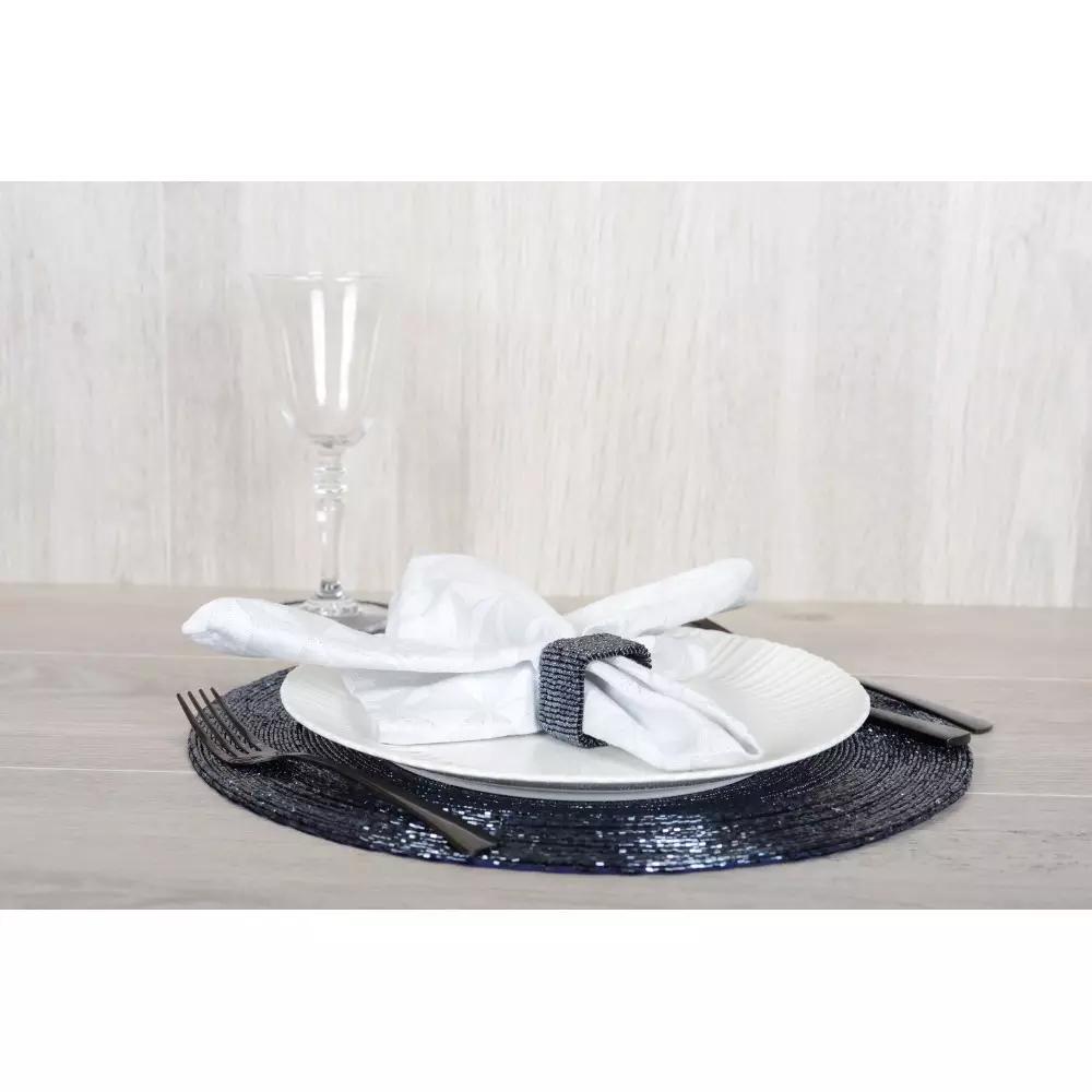 Dunkelblaue, perlenbesetzte Platzmatte