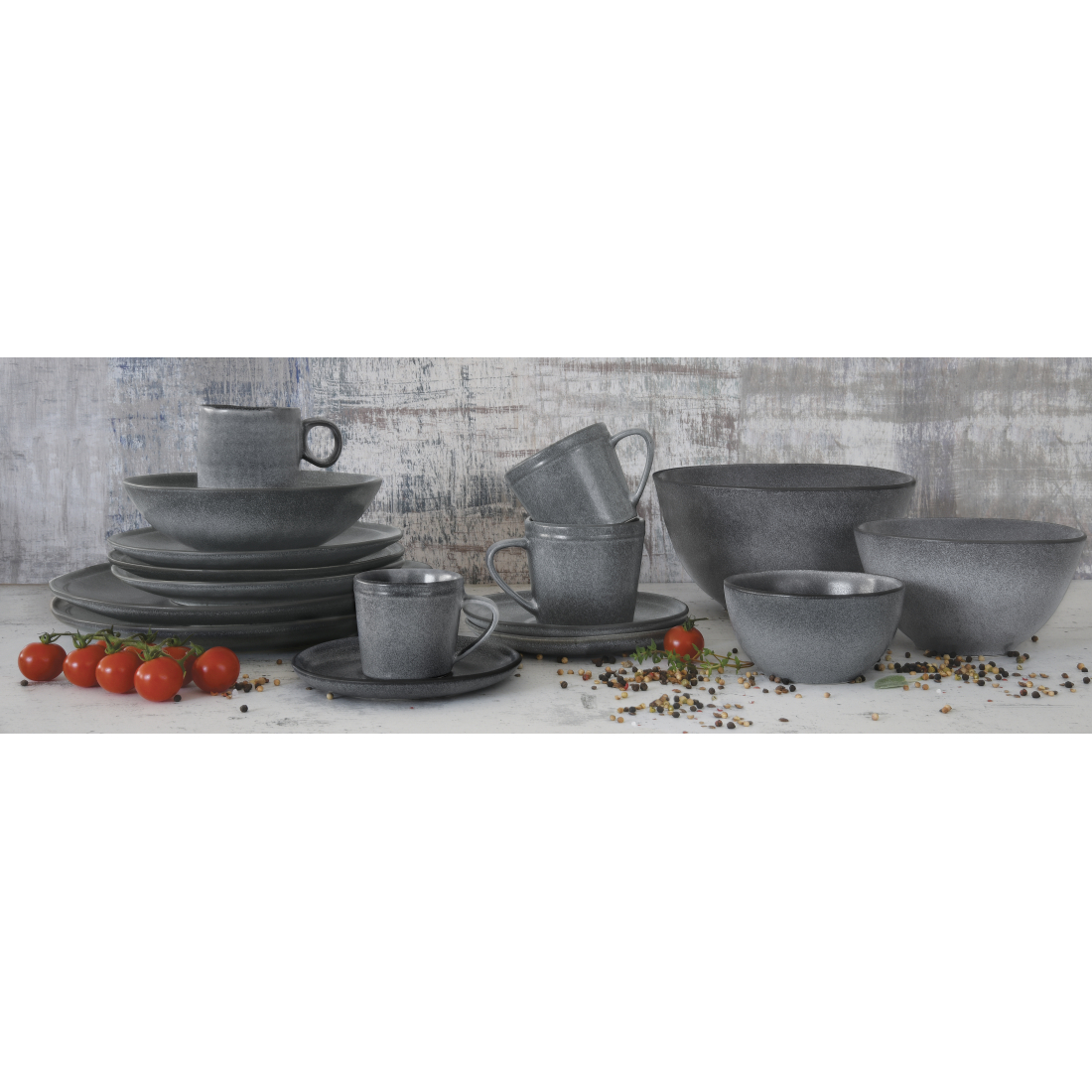 Set Aus 4 Speisetellern, Ø 26,5 cm, Aus Essential Dark Gray Steinzeug.