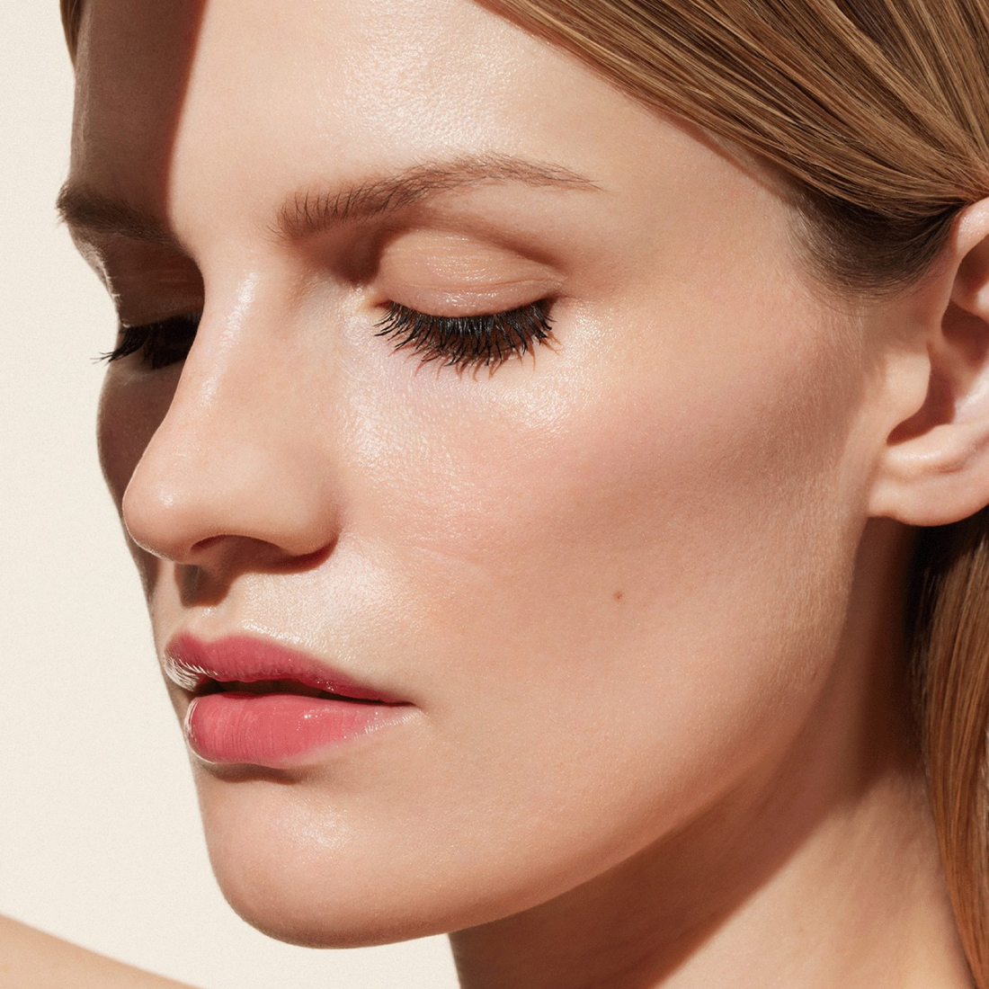 'Total' Lip Gloss - 02 Akebono Red 4.5 ml