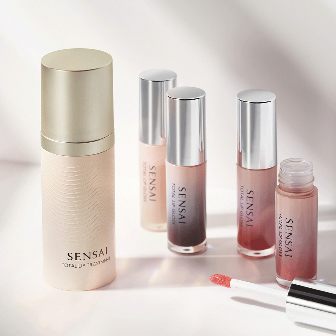 'Total' Lip Gloss - 03 Shinonome Coral 4.5 ml