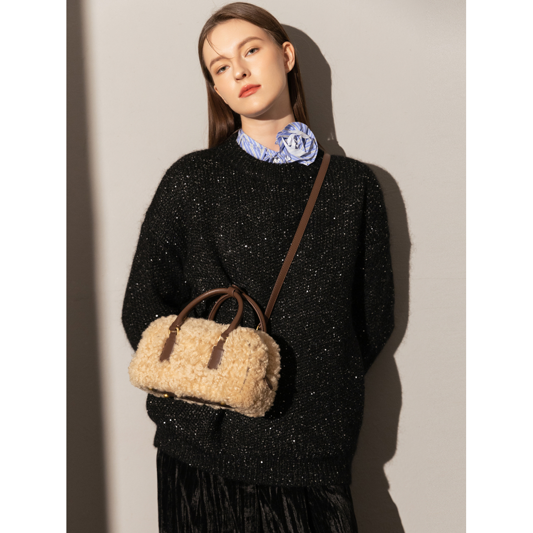 Sac à main 'Sherpa Fur Trimmed Elongated' pour Femmes