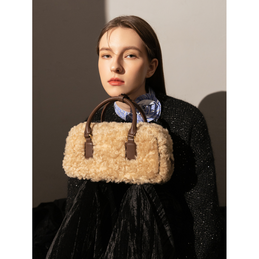 Sac à main 'Sherpa Fur Trimmed Elongated' pour Femmes
