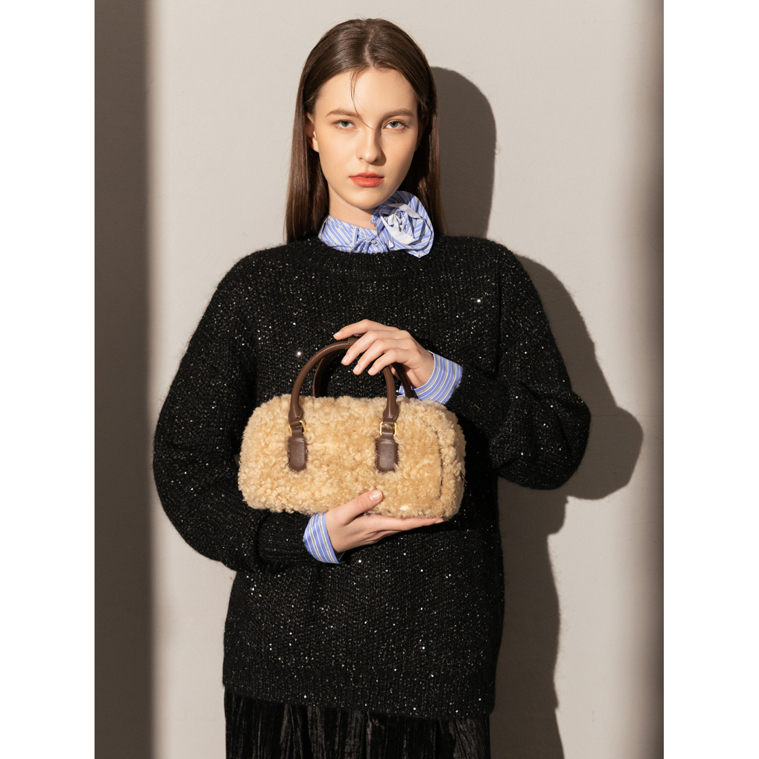 Sac à main 'Sherpa Fur Trimmed Elongated' pour Femmes