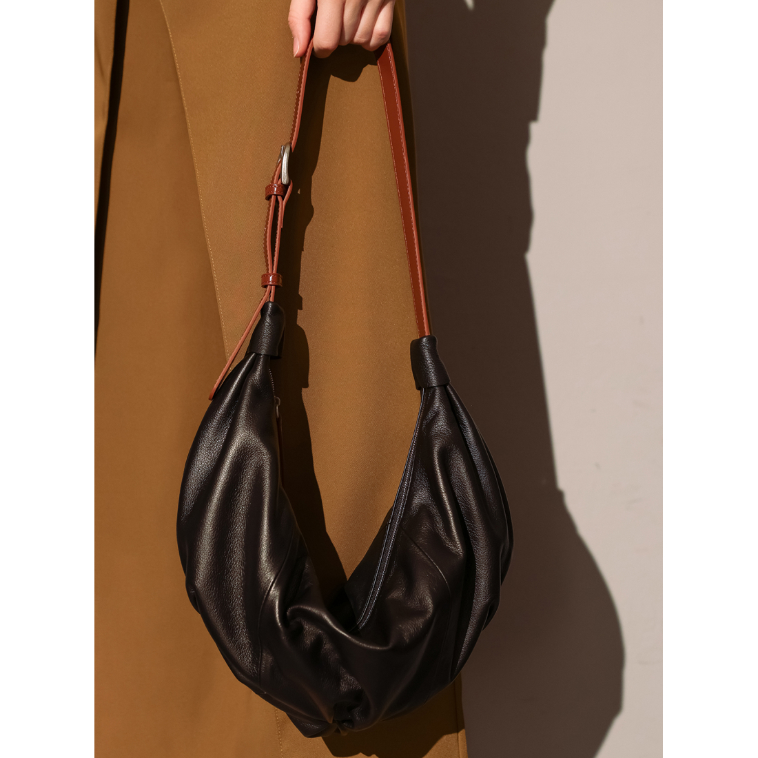 Women's 'Le Maison Croissant' Shoulder Bag