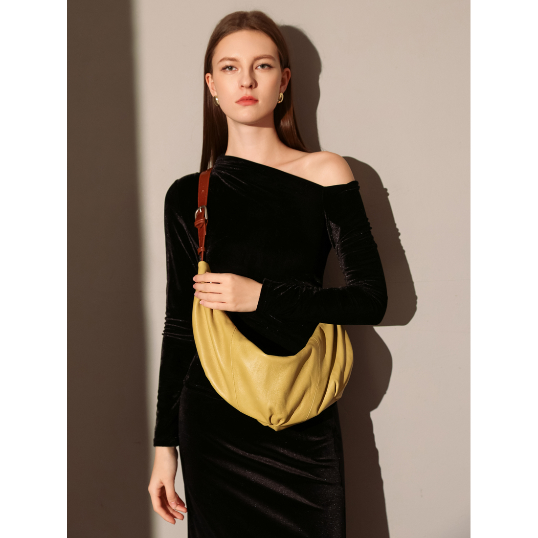 Women's 'Le Maison Croissant' Shoulder Bag