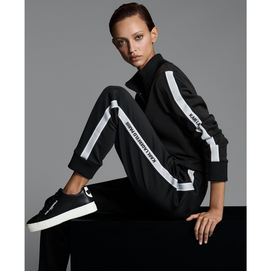 'Logo Tape Zip Up Jacket' pour Femmes