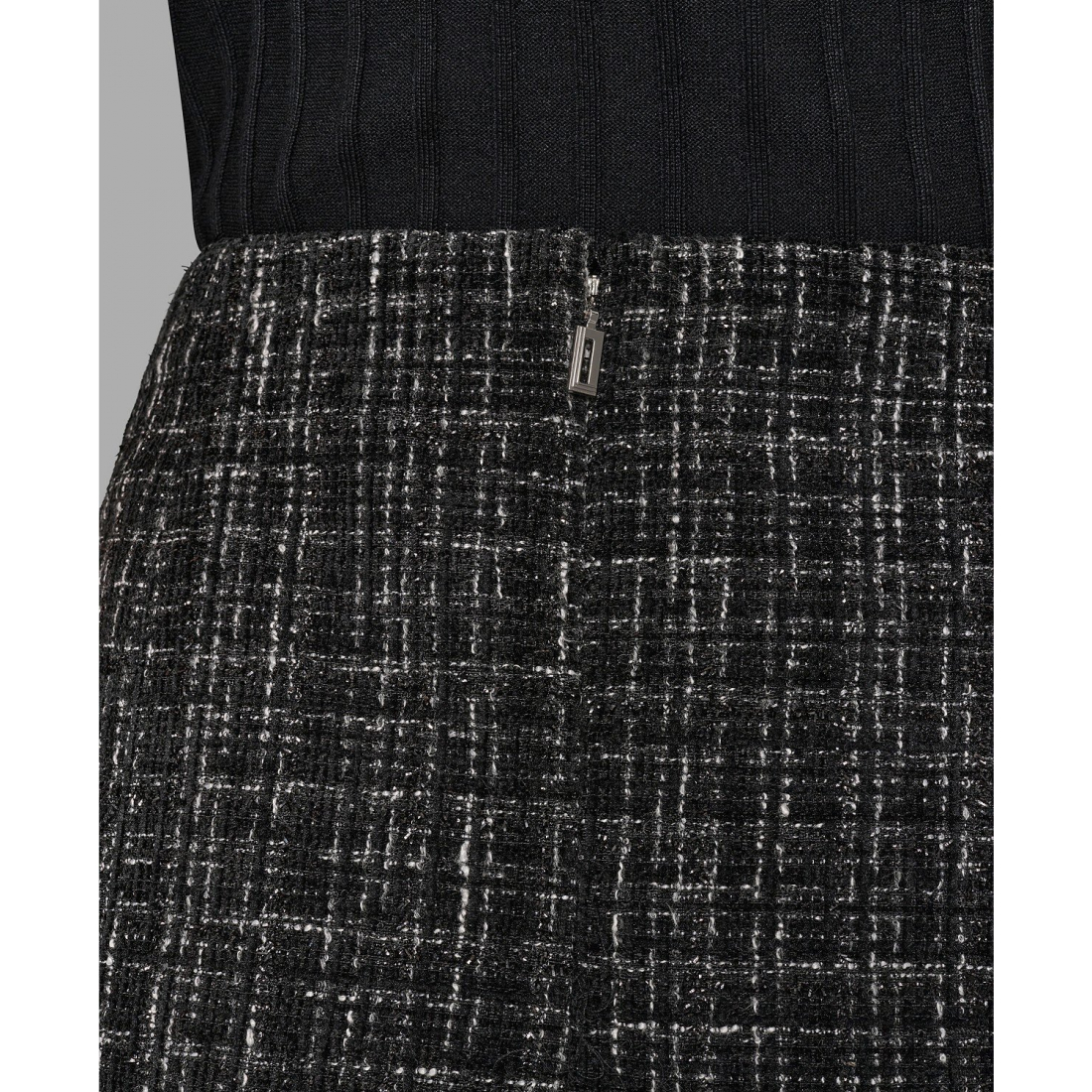 'Novelty Button Detail Mini Skirt' pour Femmes