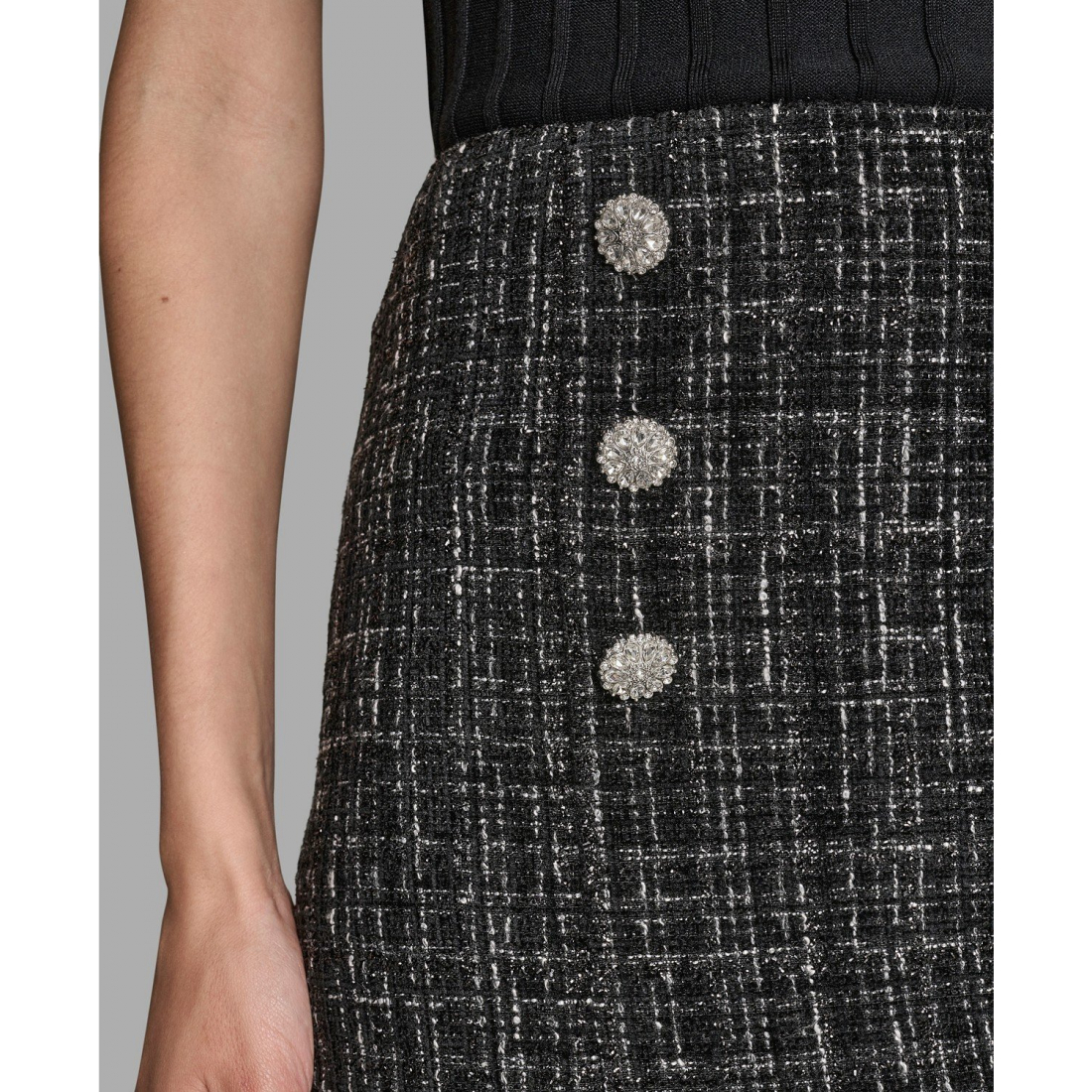 'Novelty Button Detail Mini Skirt' pour Femmes