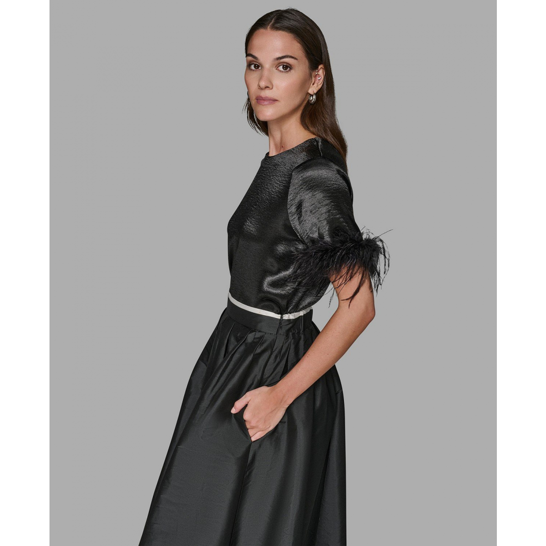 'Crewneck Feather Trim Top' pour Femmes