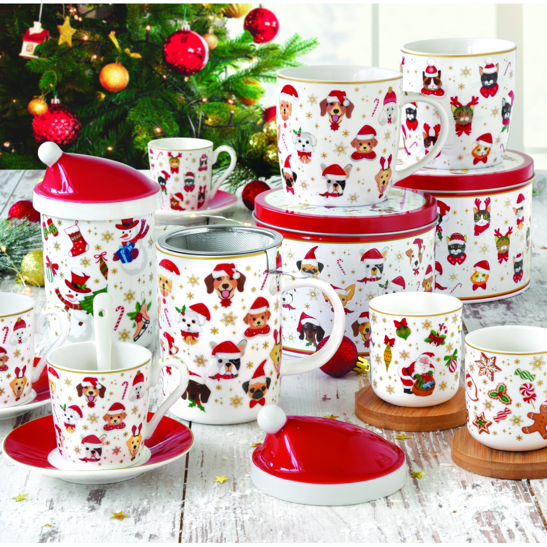 Set Mit 4 Weihnachtsfreunde-Kaffeetassen Und Untertassen