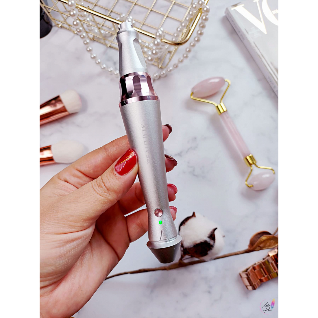 Dispositif de rajeunissement facial par mésothérapie avec micro-aiguilles Meso Pro