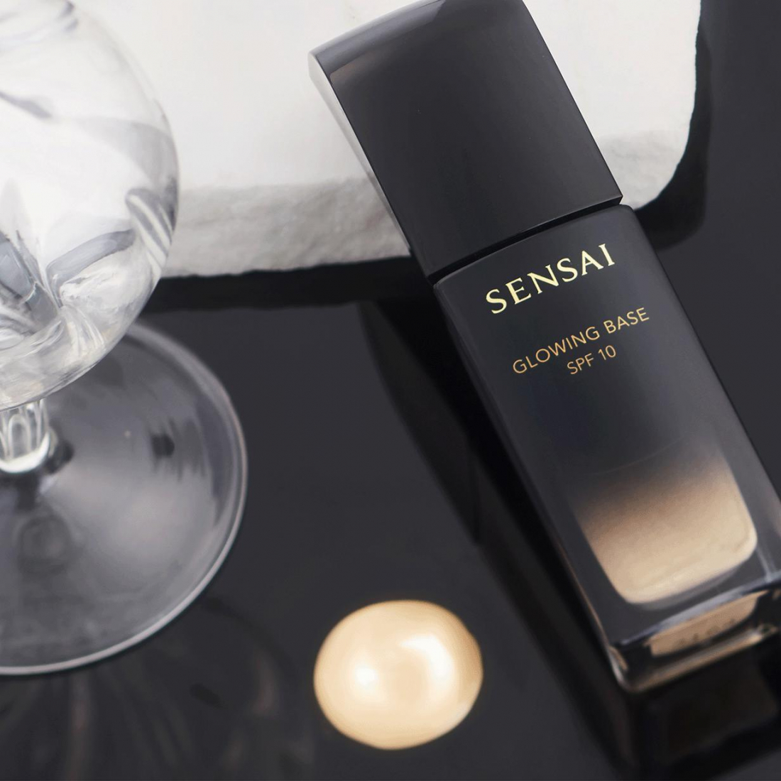 Boîtier fond de teint compact 'Glowing SPF10' - 30 ml