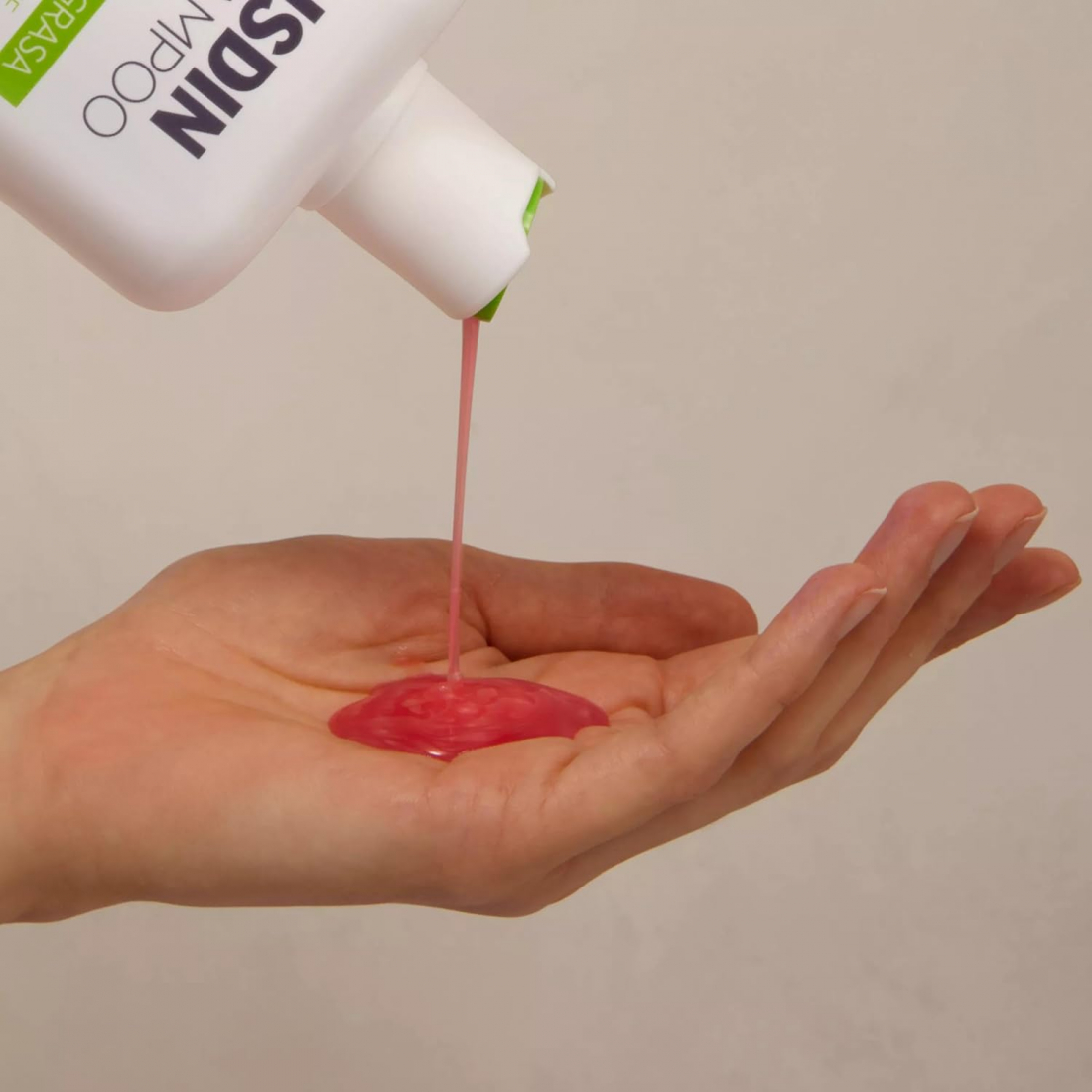 'Nutradeica' Dandruff Shampoo - 400 ml