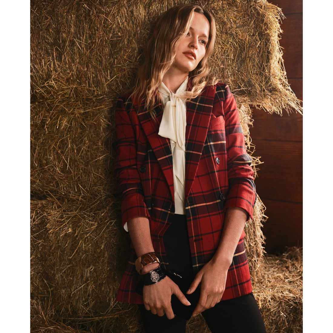 'Ruffle Detail Tie-Neck Blouse' pour Femmes