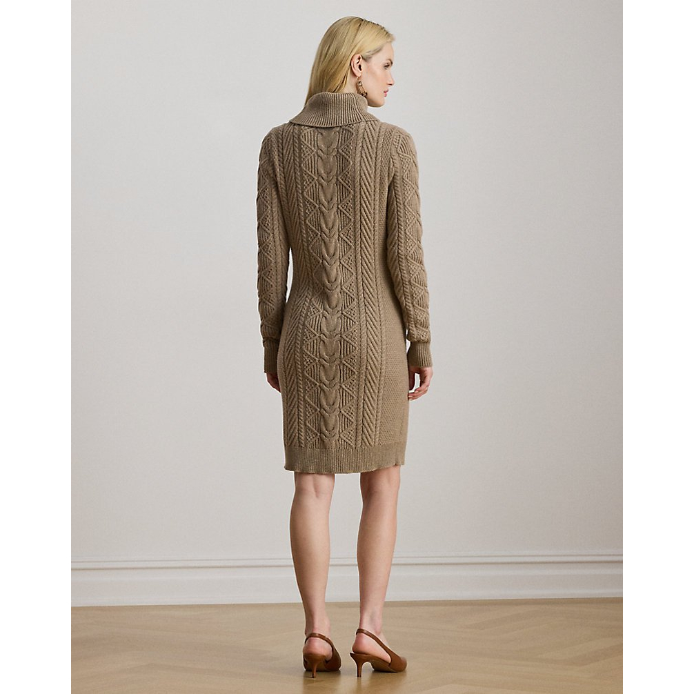 'Cable-Knit Turtleneck Sweater Dress' pour Femmes