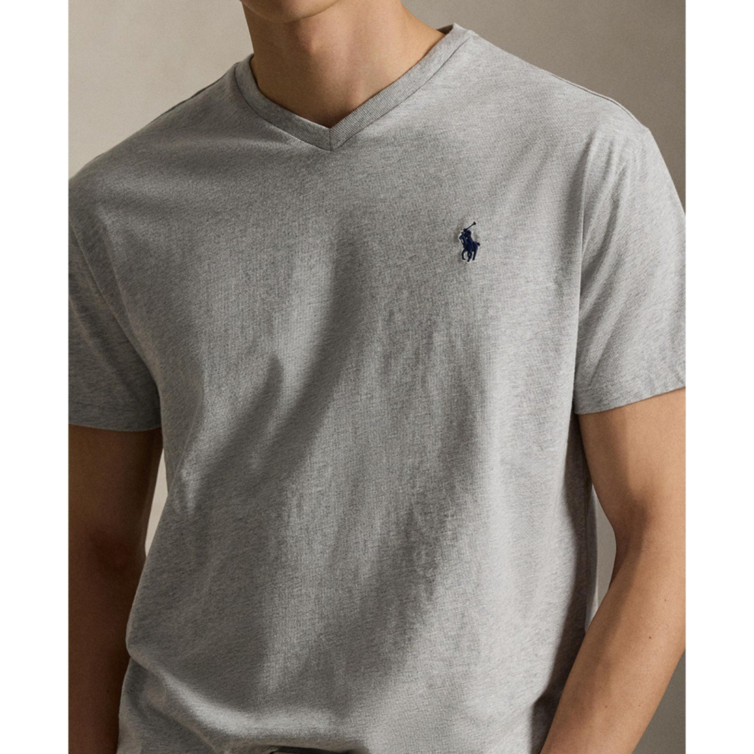 'Classic-Fit V-Neck T-Shirt' pour Hommes