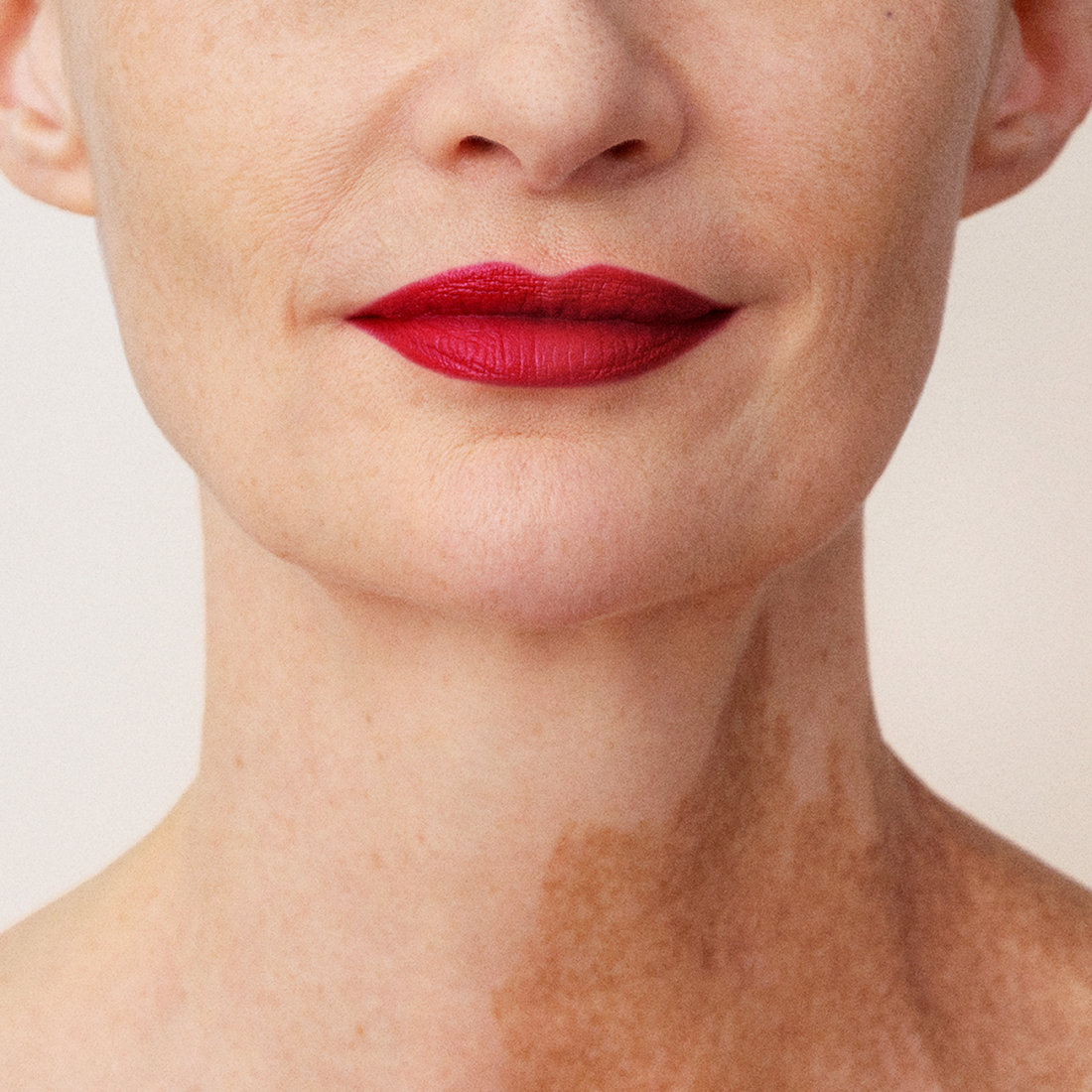 Rouge à Lèvres 'Matte Silk' - 107 Cherry Red 3.5 g