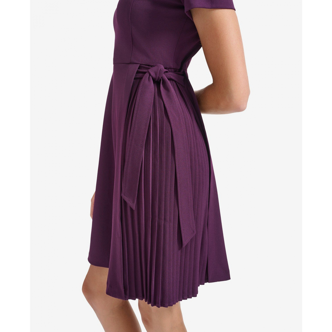 'Short Sleeve Pleat Dress' pour Femmes