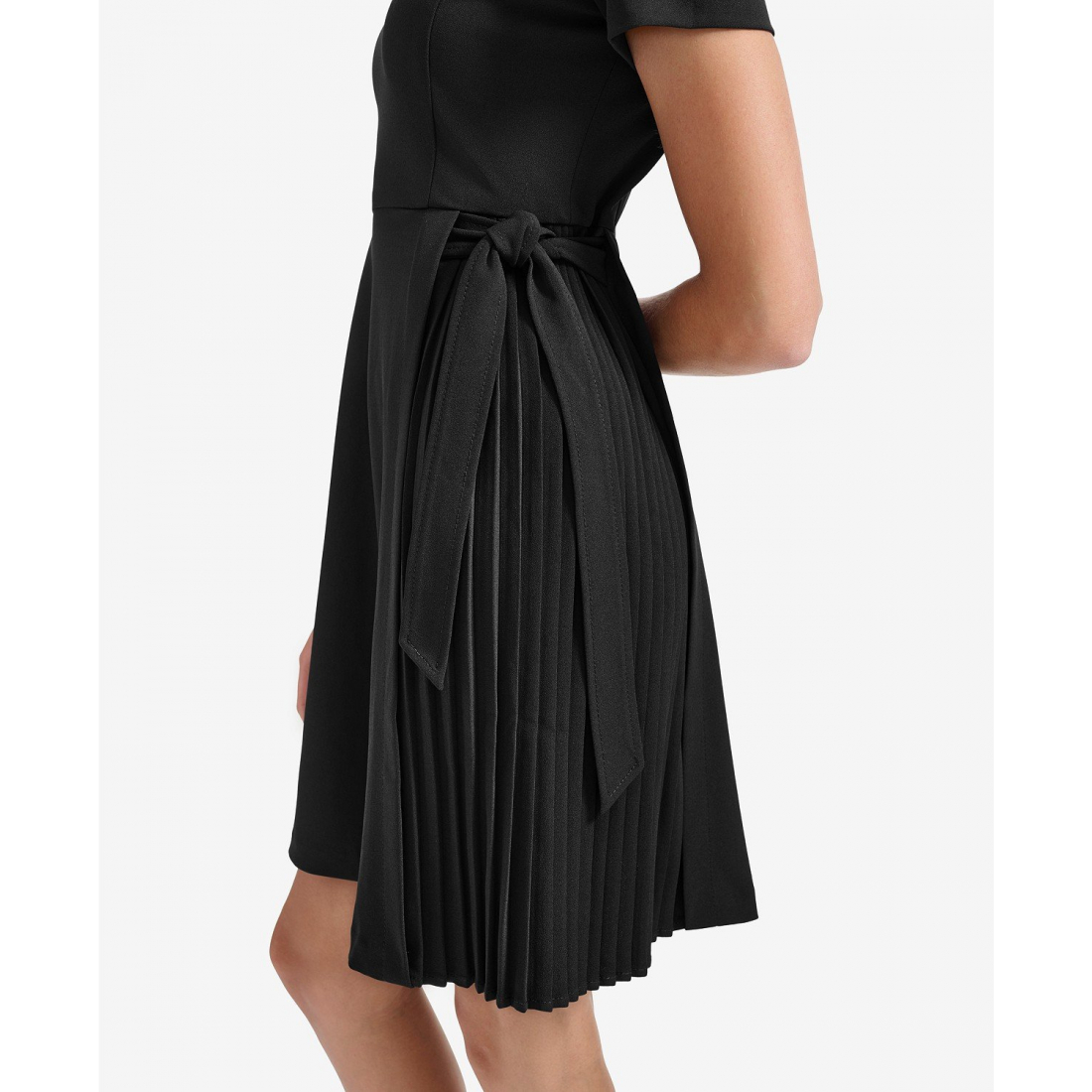 'Short Sleeve Pleat Dress' pour Femmes