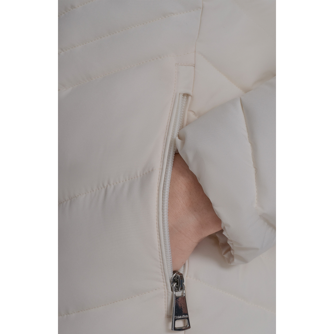 'Water Resistant Chevron Quilted Puffer Jacket' pour Femmes