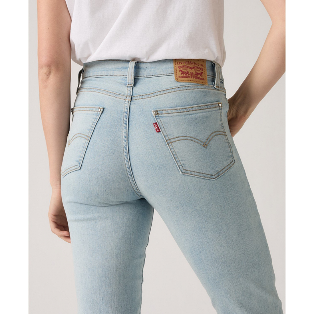 '724 High Rise Rhinestone Button Fly Straight Leg Jeans' pour Femmes