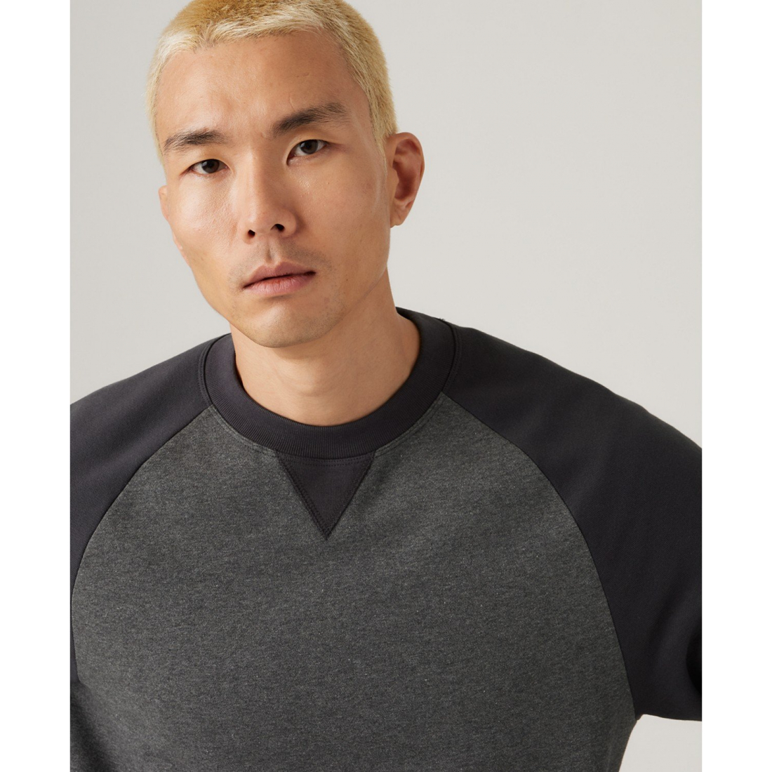 'Levi'® Relaxed Fit Crewneck Long Sleeve Red Tab Logo Sweatshirt' pour Hommes