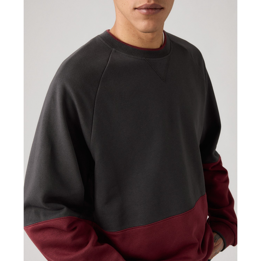 Men's 'Levi'® Relaxed Fit Crewneck Long Sleeve Red Tab Logo Sweatshirt'