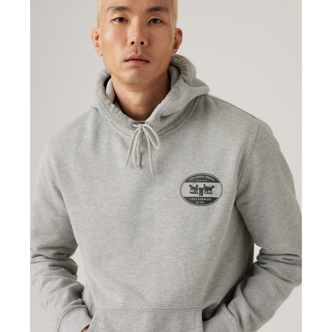 'Standard-Fit Batwing Logo-Print Hoodie' pour Hommes