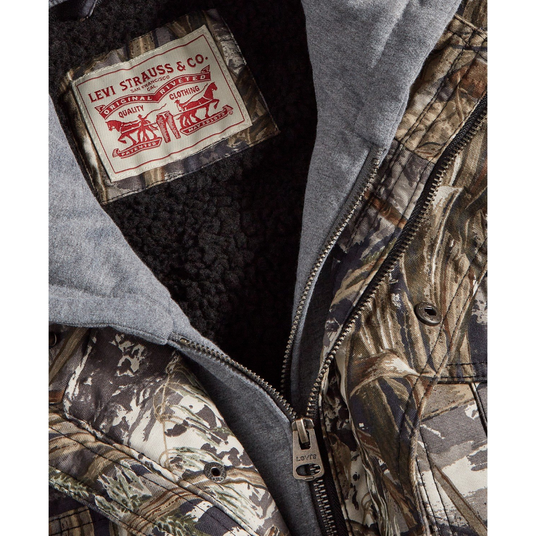 'Men’s Sherpa Lined Two Pocket Hooded Trucker Jacket' pour Hommes