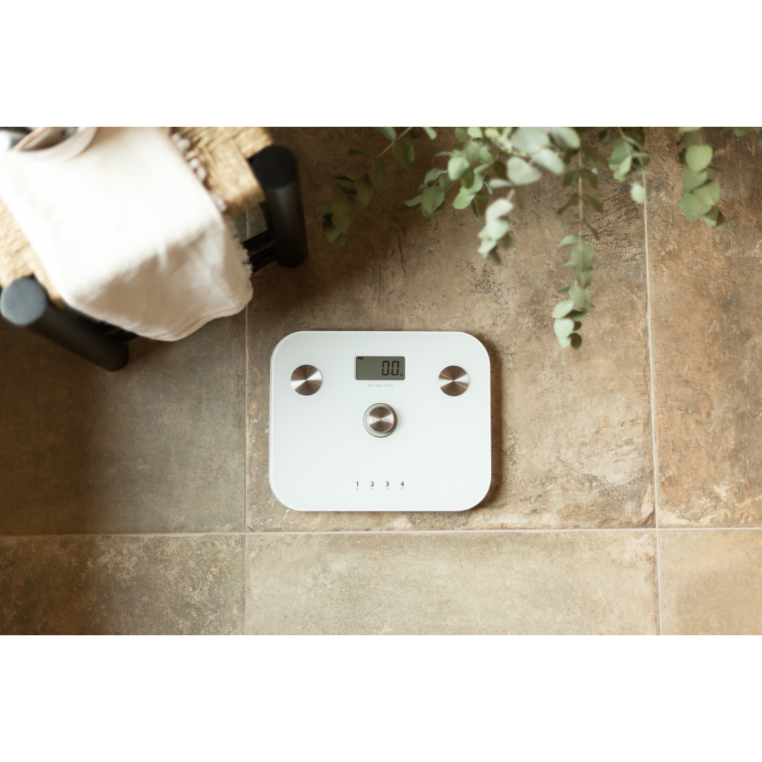 Pèse-personne impédancemètre dynamo