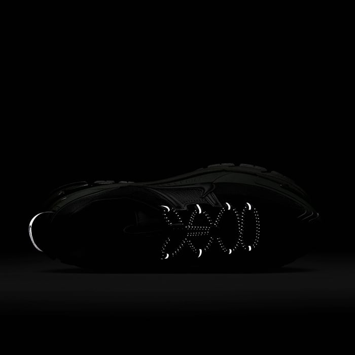 'Zoom Vomero Roam' Sneakers