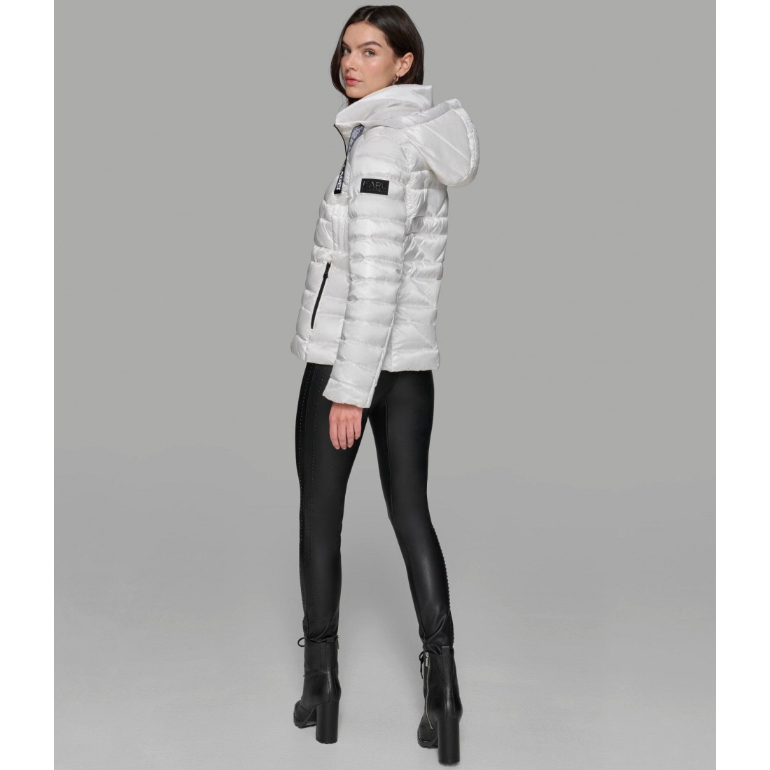 'Short Puffer Jacket With Logo' pour Femmes