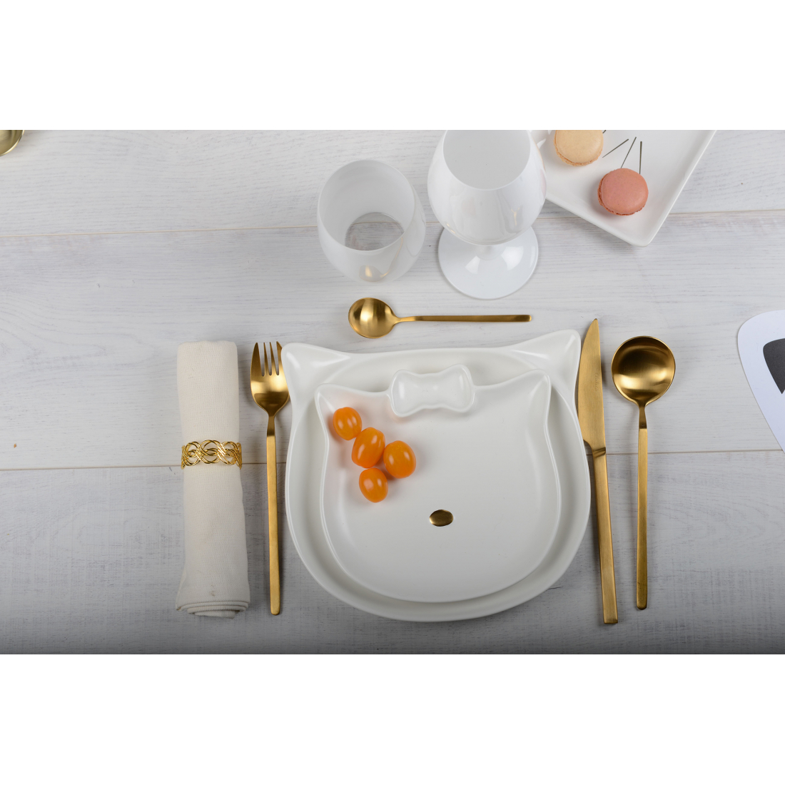 Gold-Nosed Cat Dinner Plate